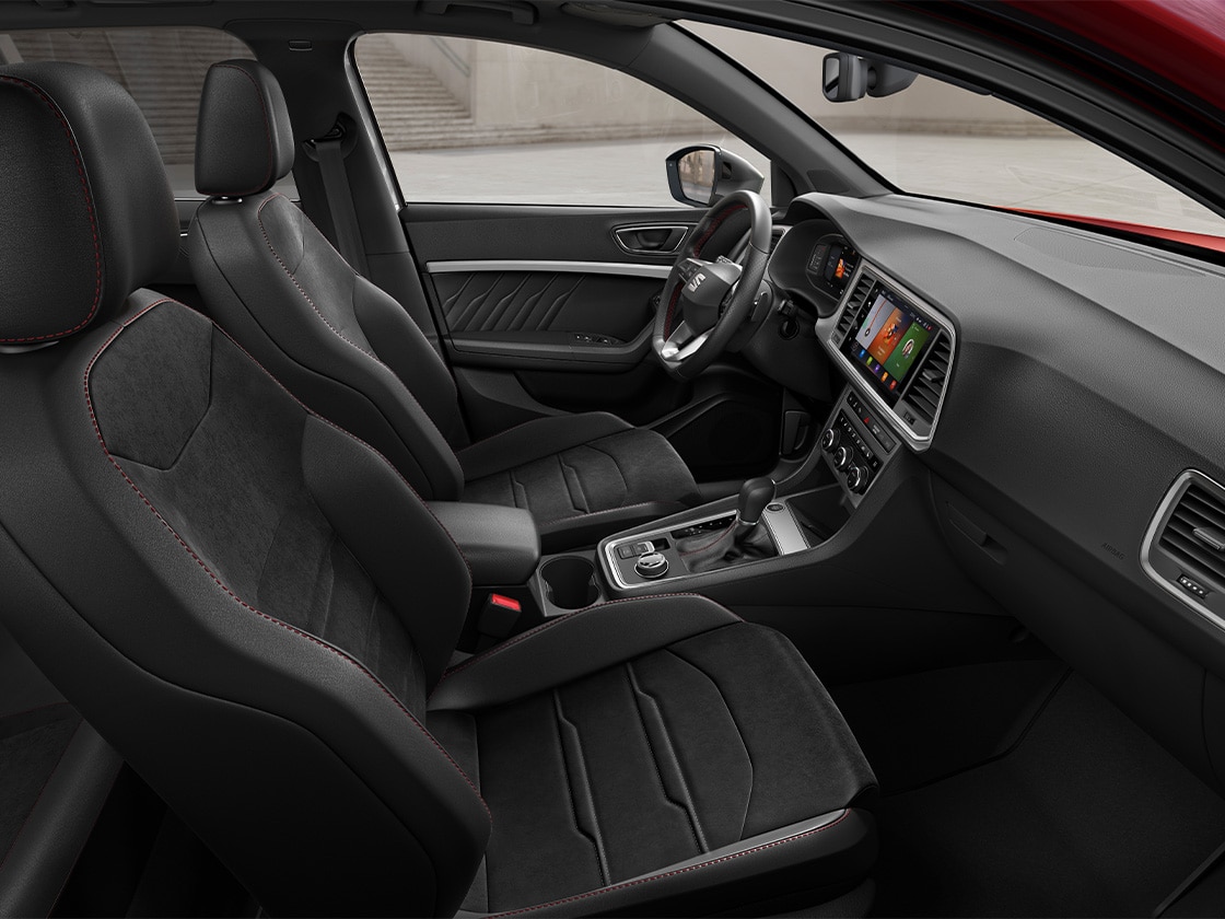 Vordersitze des SEAT Ateca mit Dinamica-Polsterung und Kontrastnähten