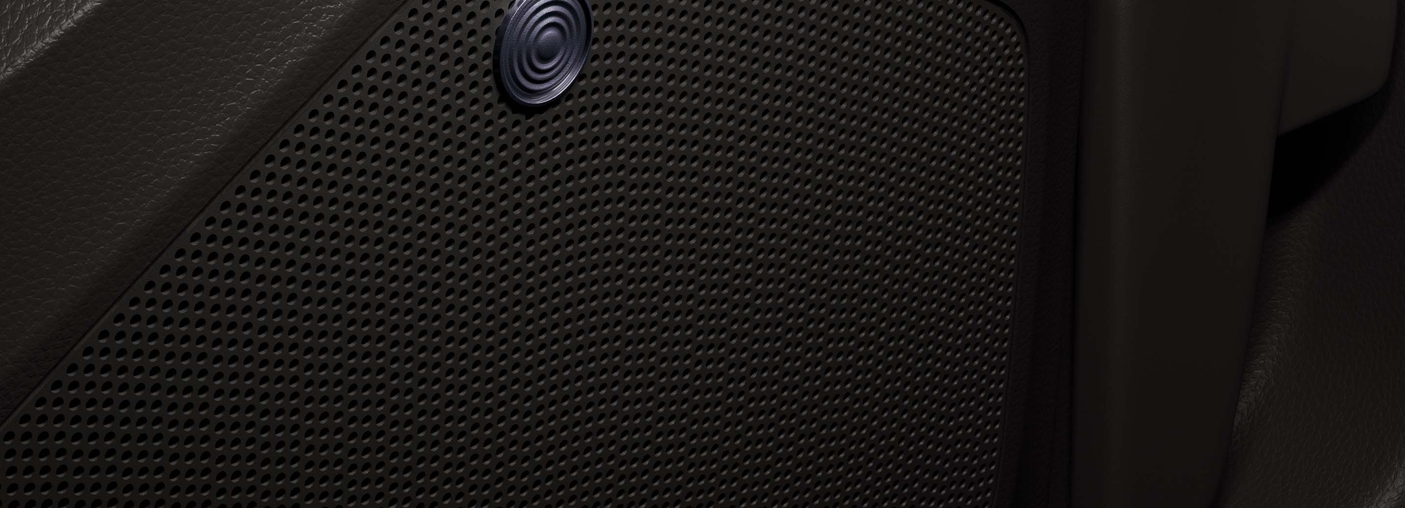 Detailaufnahme eines Lautsprechers im Innenraum des SEAT Ateca