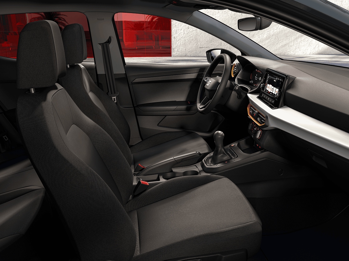 Innenansicht des SEAT Ibiza mit Stoffsitzbezug Plus Acero.
