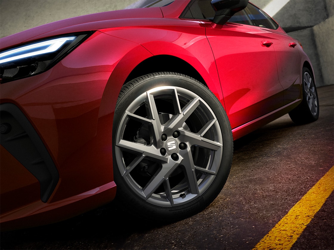 Detailaufnahme der silbernen 18"-Leichtmetallfelge "Performance 20/1". 