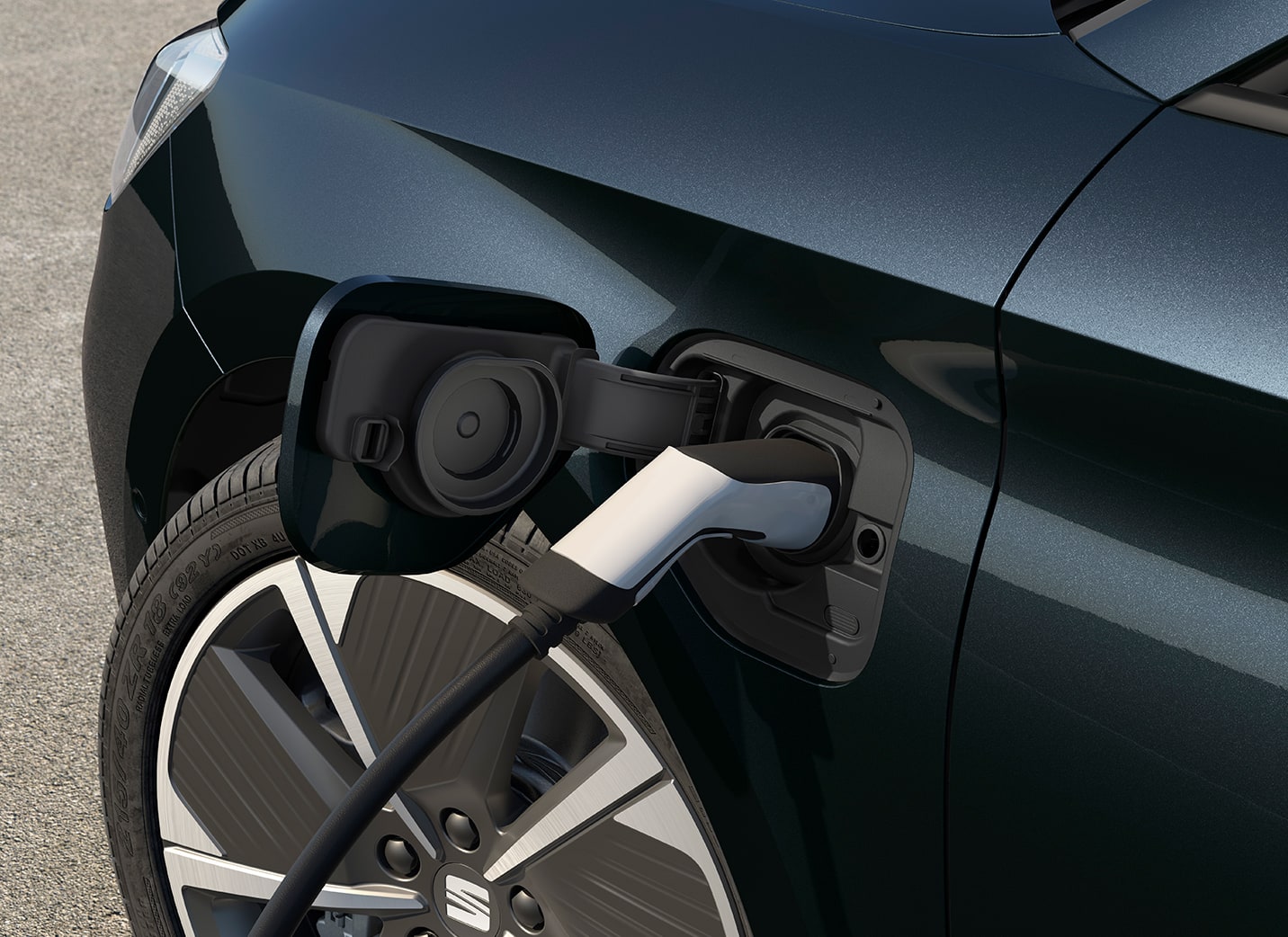 SEAT Leon sportstourer 2020 e-Hybrid double chrome exhaust pipes detailed view 