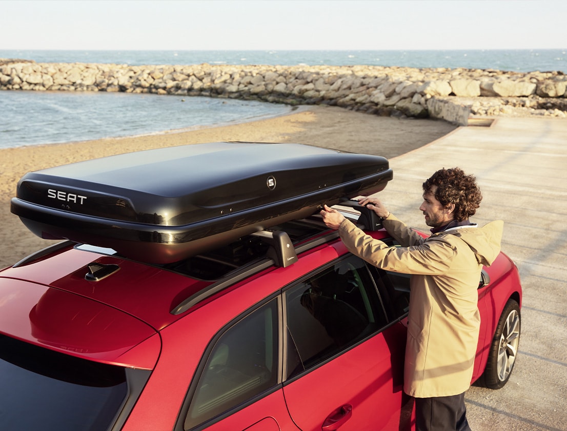 SEAT Leon mit einer Dachbox