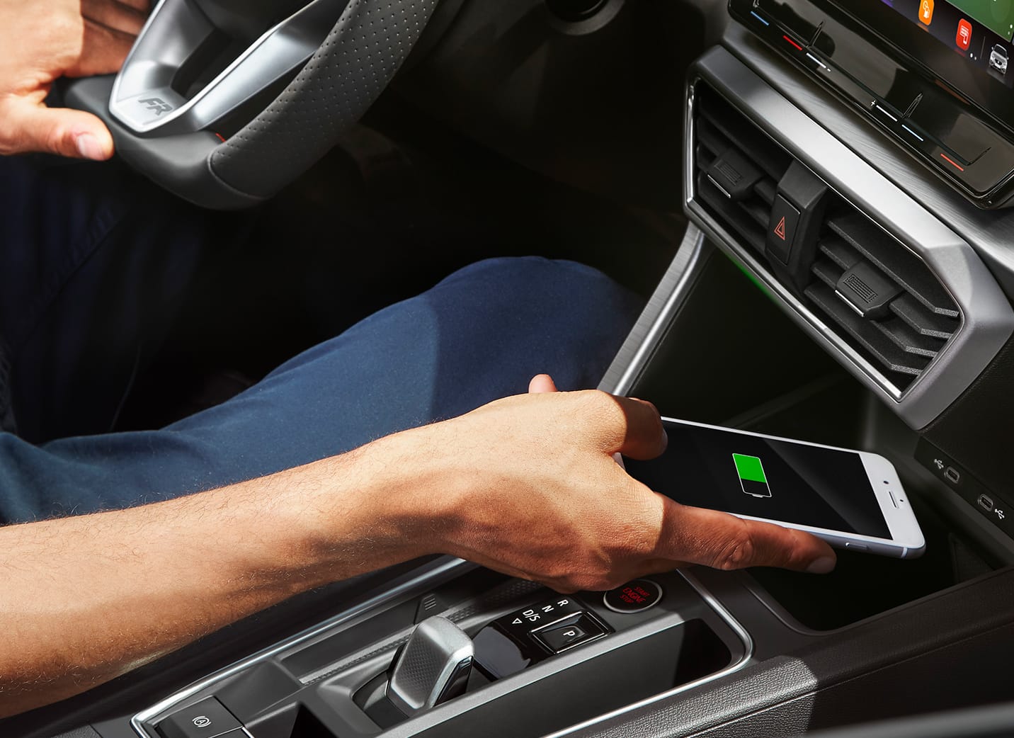 Neuer SEAT Leon Wireless Charger | SEAT