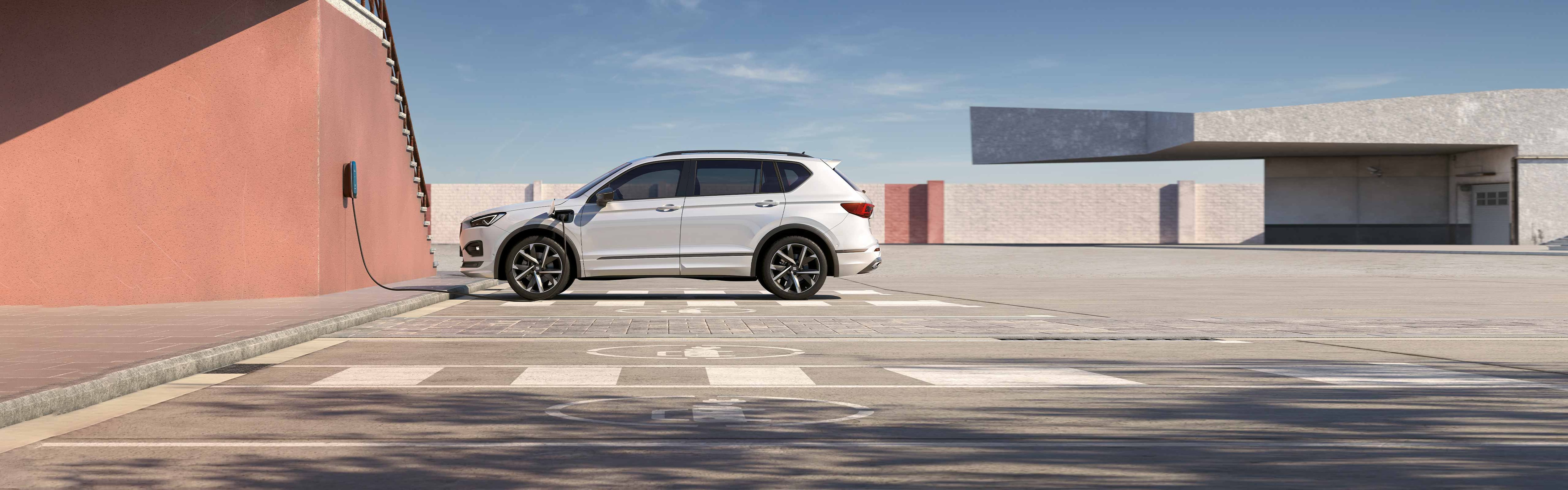 SEAT Tarraco lädt an Wallbox I SEAT 