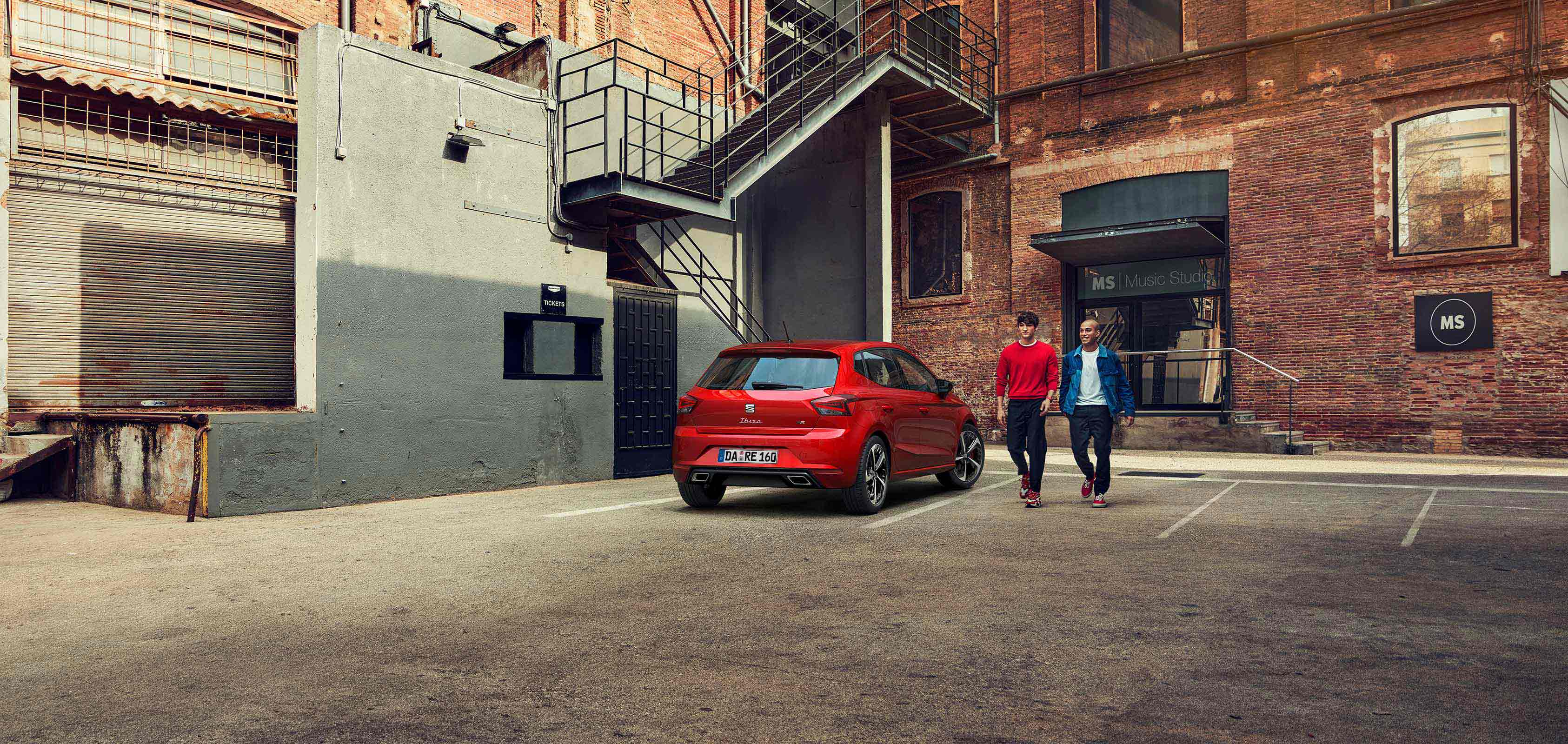 Lateral view of SEAT Ibiza desire red colour lateral 