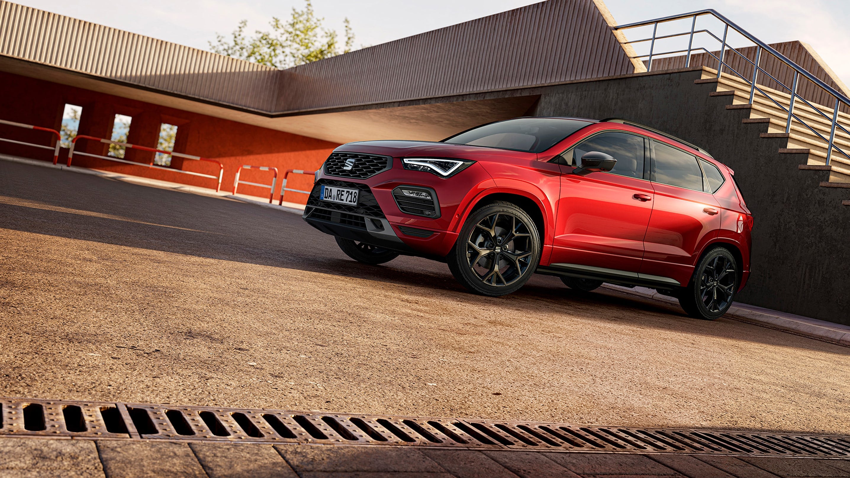 Der SEAT Ateca, eine echte Ikone, die mittlerweile nicht mehr hergestellt wird, wurde im Freien fotografiert, um seine markanten äußeren Details zu präsentieren.