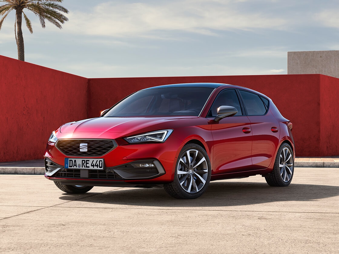 Der SEAT Leon Style mit seinem eleganten Äußeren, stilvollen Leichtmetallfelgen und getönten Heckscheiben. Er wurde für Komfort und Eleganz entwickelt und ist eine ausgezeichnete Wahl unter den zum Verkauf stehenden Fahrzeugen.