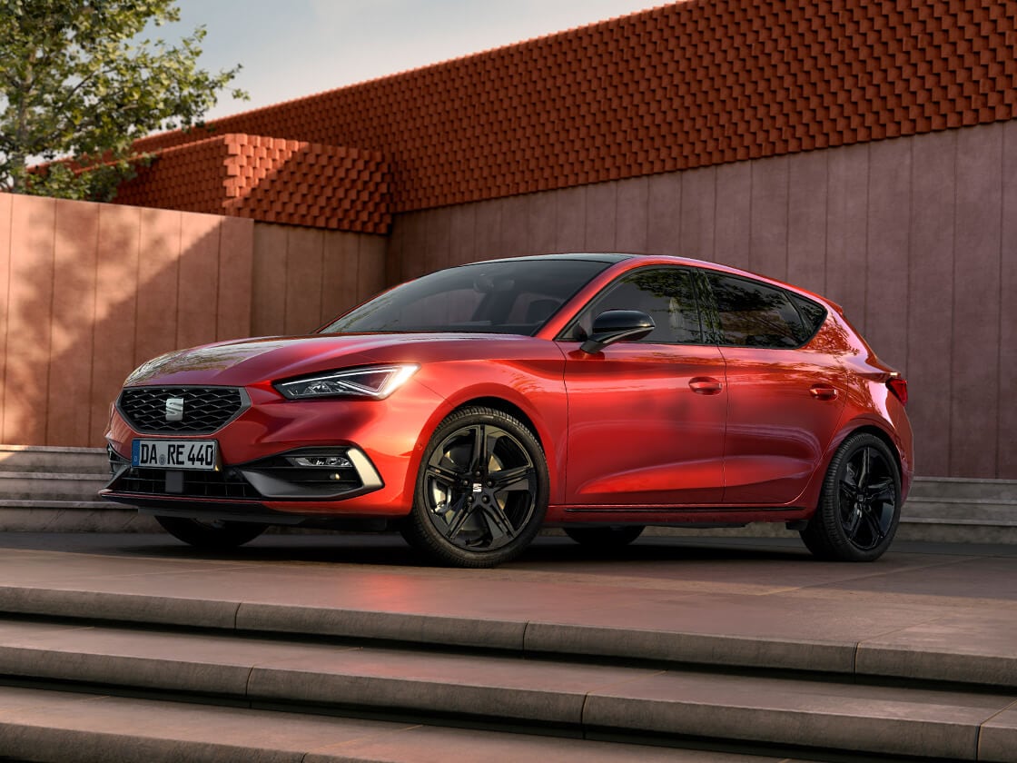 Der SEAT Leon Road Edition mit seinem eleganten Äußeren, stilvollen Leichtmetallfelgen und getönten Heckscheiben. Er wurde für Komfort und Eleganz entwickelt und ist eine ausgezeichnete Wahl unter den zum Verkauf stehenden Fahrzeugen.