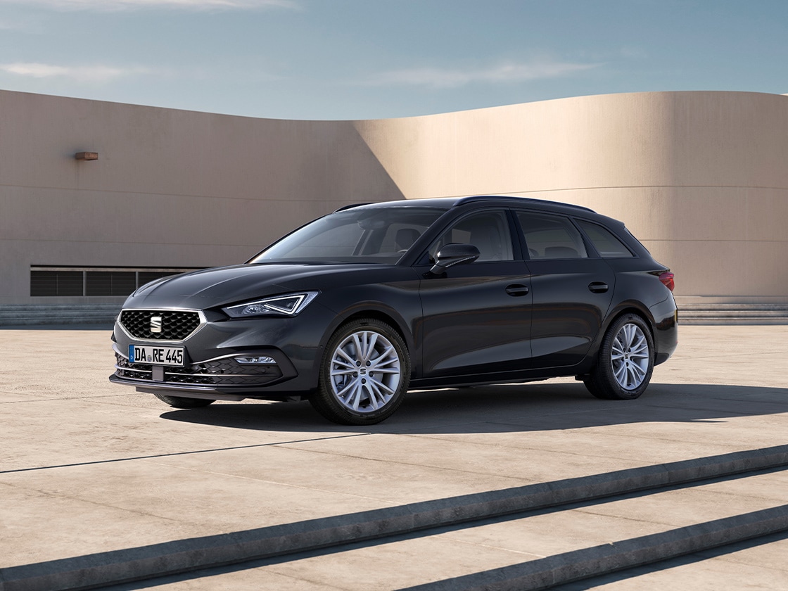 Der SEAT Leon Sportstourer Style mit seinem eleganten Äußeren, stilvollen Leichtmetallfelgen und getönten Heckscheiben. Er wurde für Komfort und Eleganz entwickelt und ist eine ausgezeichnete Wahl unter den zum Verkauf stehenden Fahrzeugen.