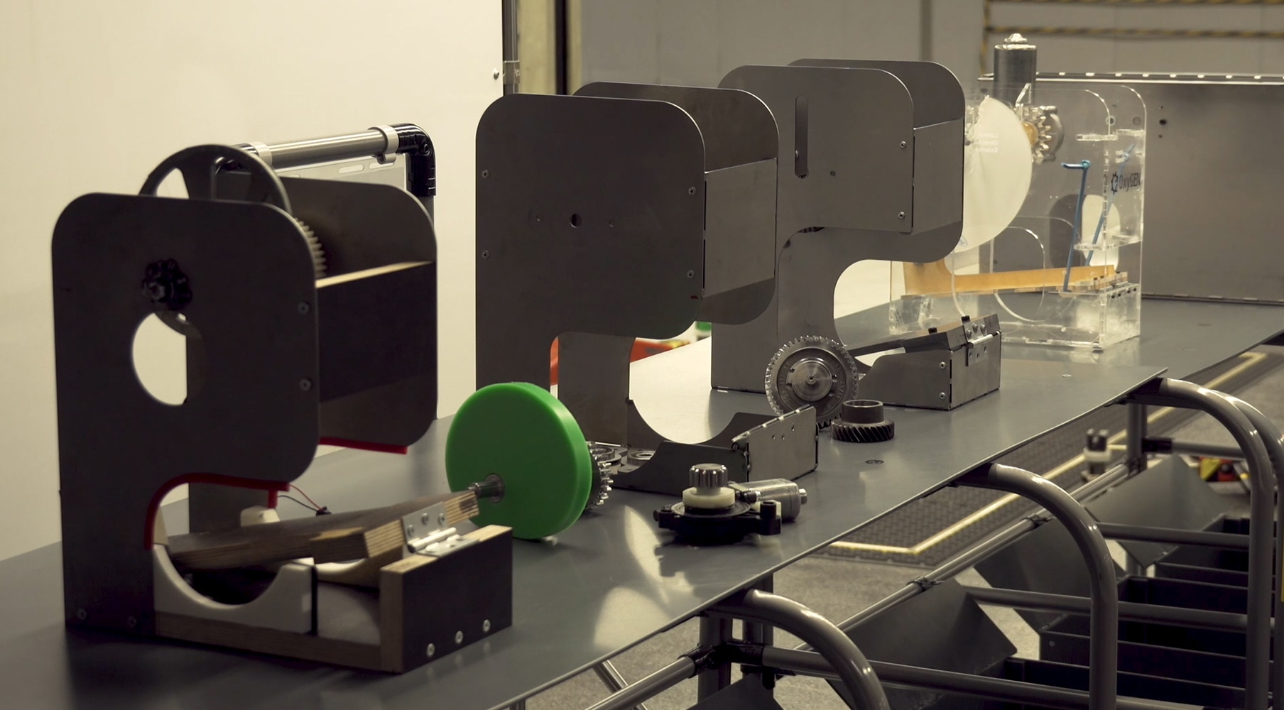 Das Projekt nimmt mit bei SEAT gedruckten Zahnrädern, Getriebewellen und dem angepassten Motor eines Scheibenwischers Gestalt an Das Projekt nimmt mit bei SEAT gedruckten Zahnrädern, Getriebewellen und dem angepassten Motor eines Scheibenwischers Gestalt an