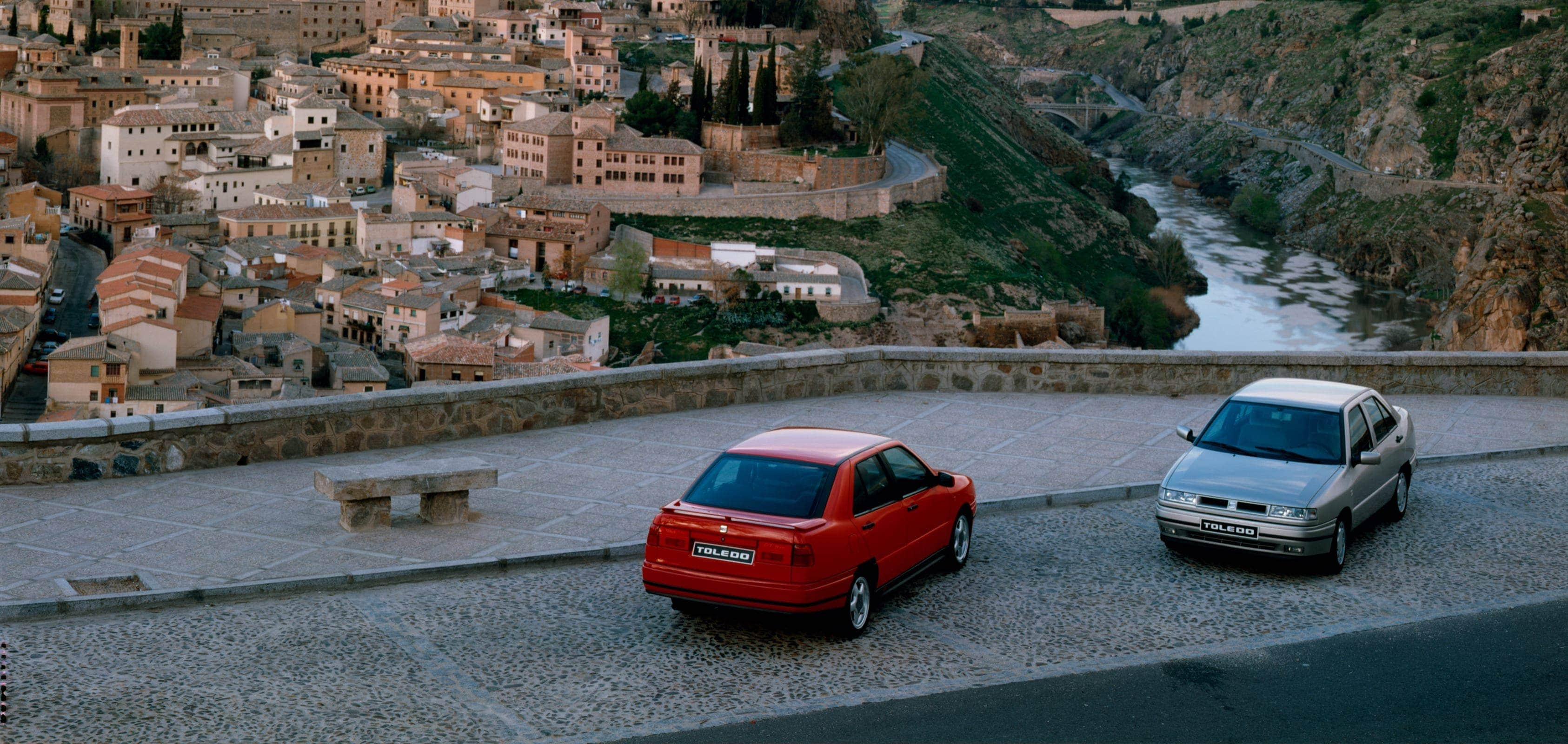 SEAT Markengeschichte 1990er - SEAT Toledo Limousinen in der Stadt Toledo