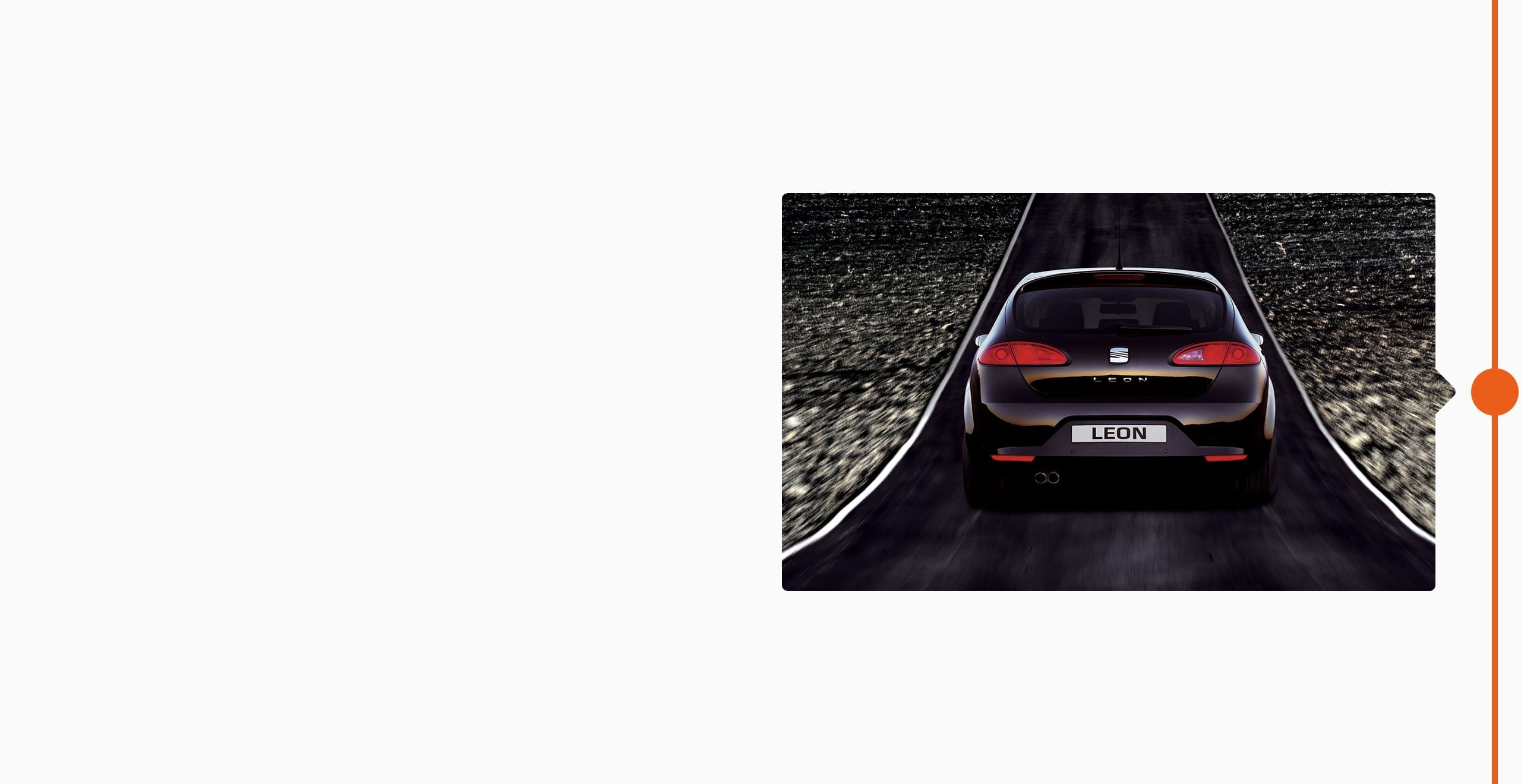SEAT Markengeschichte 2005 - SEAT Leon Rückansicht schwarz auf schwarzer Straße